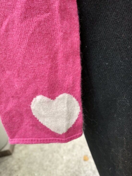 Sweater: cashmere, pink, cuff hearts, x long sleeves. Size XS - by Gene Meyer - Picture 3 of 3